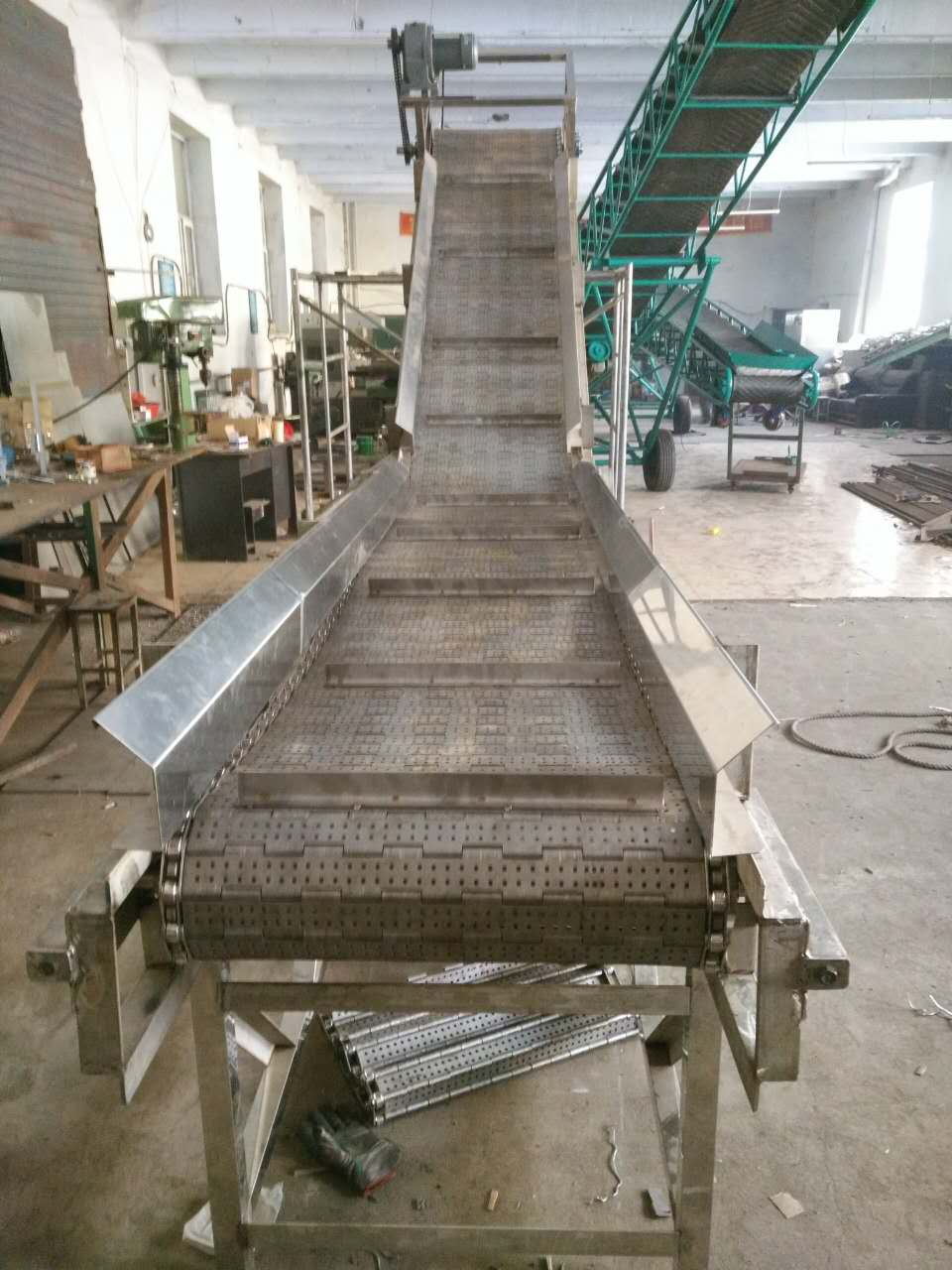 爬坡沖孔板鏈線